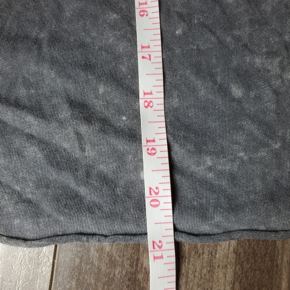 Caution to the Wind Distressed Gray Acid Wash Short Sleeve T-Shirt Size Medium - Picture 6 of 16